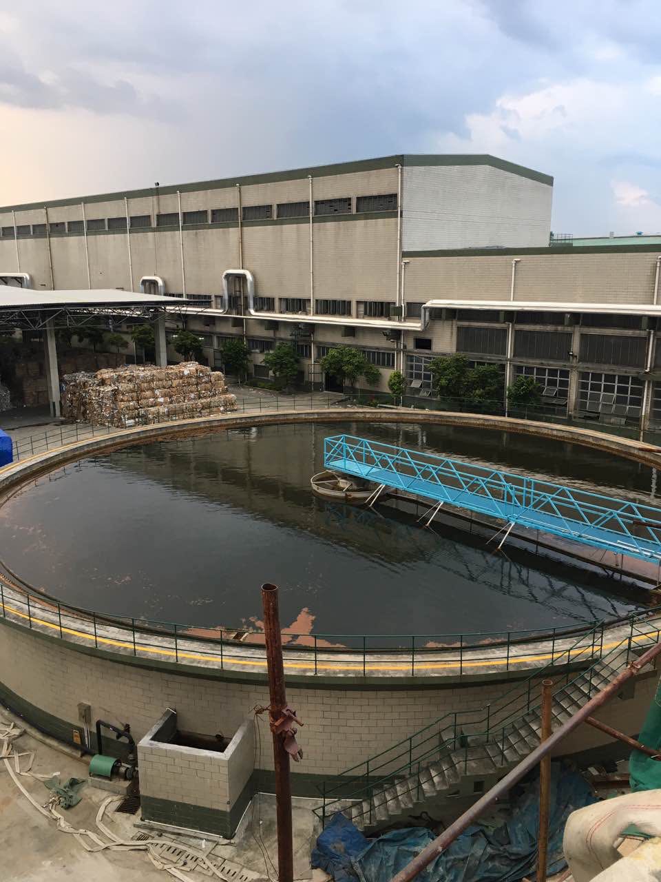 造纸厂污水池聚脲防腐项目.jpg